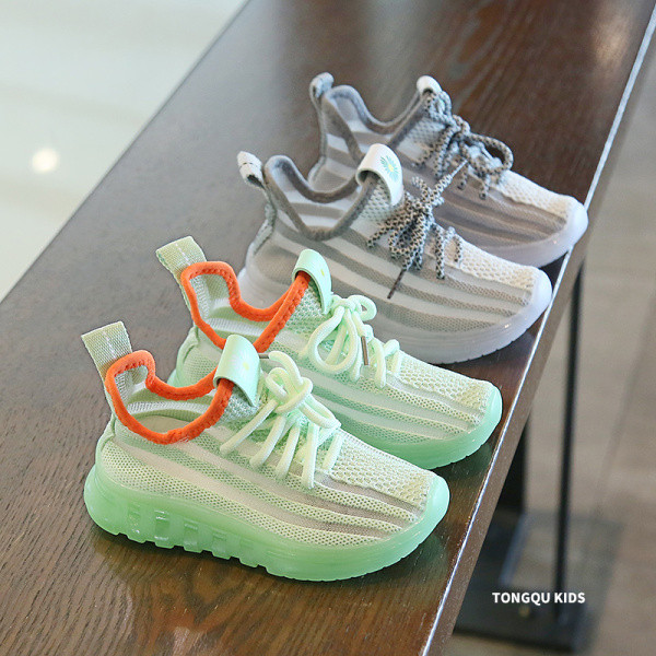 Suveks sobivad vabaajalised paelte ja lameda tallaga laste tossud