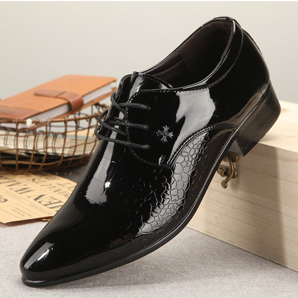 Pantofi formali barbatesti in negru - model ascutit