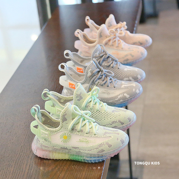 Παιδικά αθλητικά πάνινα παπούτσια με κέντημα και χρωματιστή σόλα