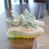 Παιδικά αθλητικά πάνινα παπούτσια με χρωματιστές σόλες και κορδόνια κατάλληλα για κορίτσια