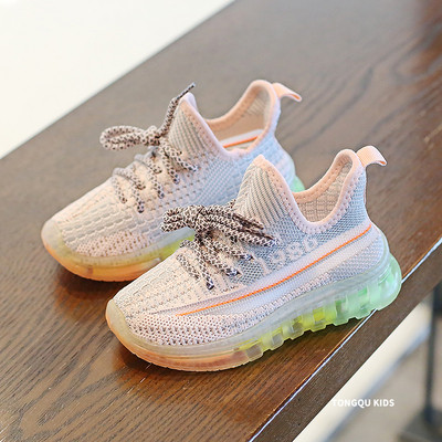 Παιδικά αθλητικά πάνινα παπούτσια με χρωματιστές σόλες και κορδόνια κατάλληλα για κορίτσια