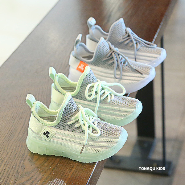 Meitenēm piemērotas bērnu kedas ar šņorēm un plakanām zolēm