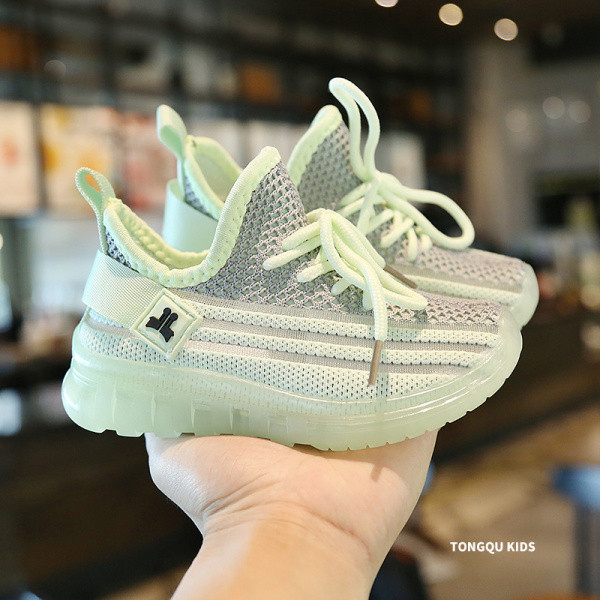 Meitenēm piemērotas bērnu kedas ar šņorēm un plakanām zolēm