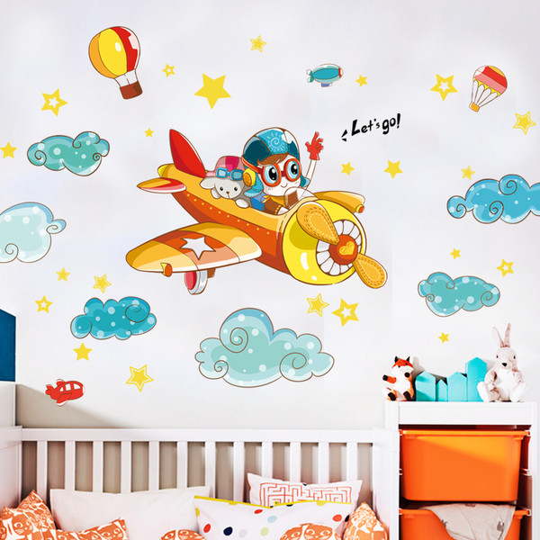 Παιδικό αυτοκόλλητο με αεροπλάνο και σύννεφα κατάλληλο για παιδικό δωμάτιο