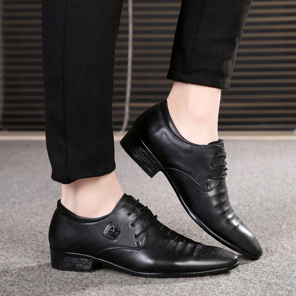 Pantofi ascuțiți pentru bărbați din piele ecologică - două modele