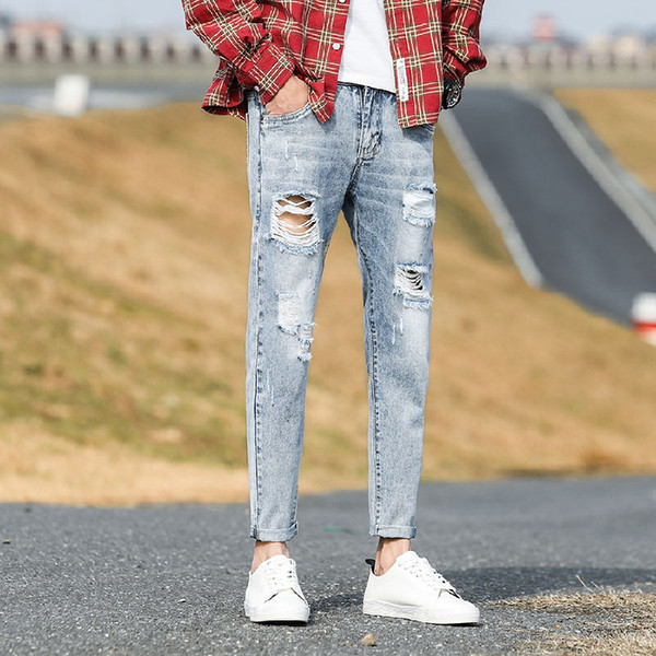 Blugi casual barbatesti cu motive rupte de culoare deschisa