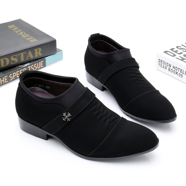 Pantofi formali barbatesti in negru - model ascutit