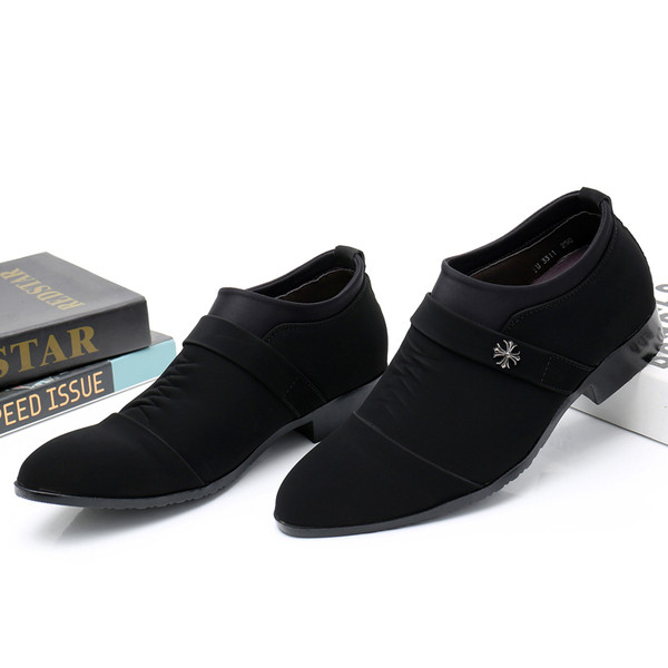 Pantofi formali barbatesti in negru - model ascutit