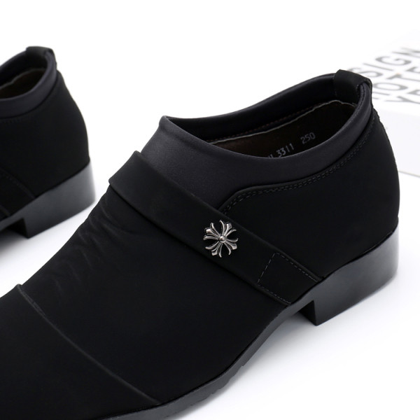 Pantofi formali barbatesti in negru - model ascutit