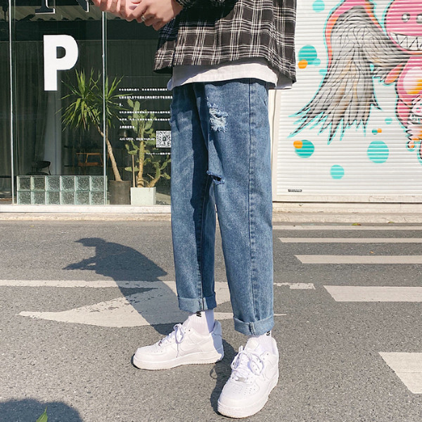 Meeste vabaaja teksapükste sirge rebenenud motiividega mudel