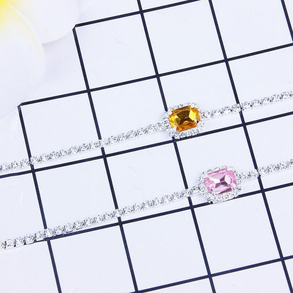 Kövekkel díszített női nyaklánc