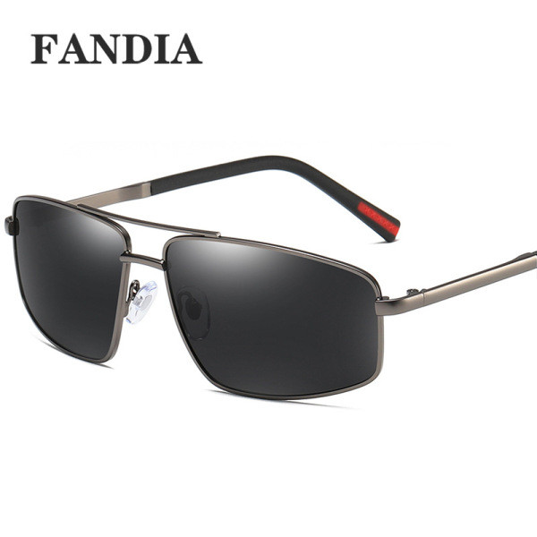 Ochelari moderni pentru bărbați în negru