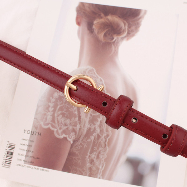 Cureaua de dama moderna din piele ecologica cu catarama metalica