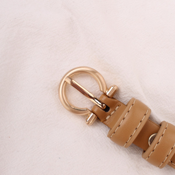 Cureaua de dama moderna din piele ecologica cu catarama metalica