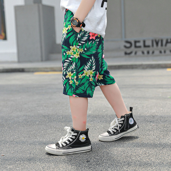 Bērnu šorti zēniem ar ziedu rakstu