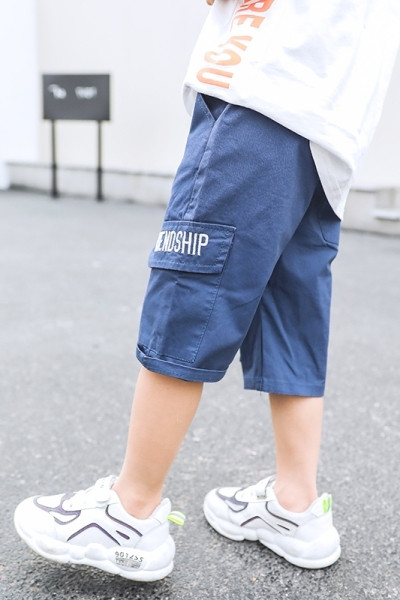 Pantaloni scurți pentru băieți cu buzunare și inscripție