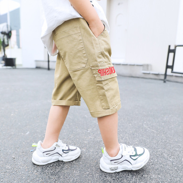 Pantaloni scurți pentru băieți cu buzunare și inscripție