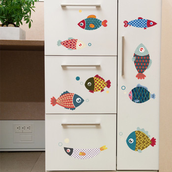 Самозалепващ се стикер подходящ за детска стая във формата на риби 