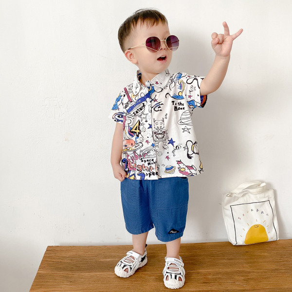 Paprasti vaikiški trumpi džinsai su elastiniu juosmeniu ir kišenėmis berniukams