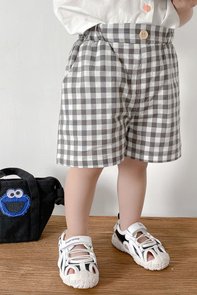 Μοντέρνα παιδικά σορτς καρό για αγόρια