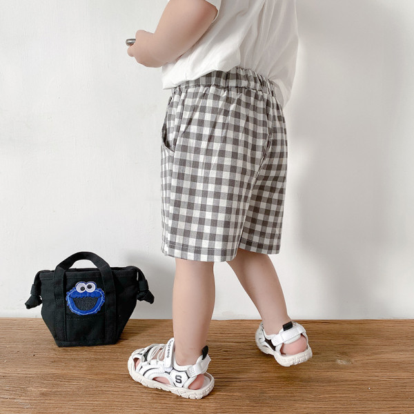 Μοντέρνα παιδικά σορτς καρό για αγόρια