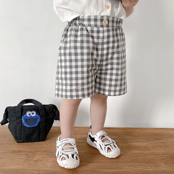 Μοντέρνα παιδικά σορτς καρό για αγόρια