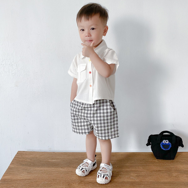 Μοντέρνα παιδικά σορτς καρό για αγόρια