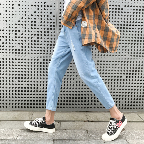 Μοντέρνα ανδρικά τζιν με σκισμένα μοτίβα και μήκος 9/10