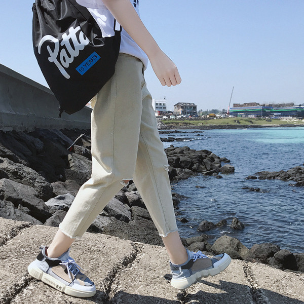 Μοντέρνα ανδρικά τζιν με σκισμένα μοτίβα και μήκος 7/8