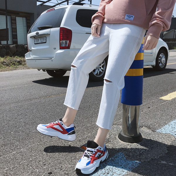 Μοντέρνα ανδρικά τζιν με σκισμένα μοτίβα και μήκος 7/8