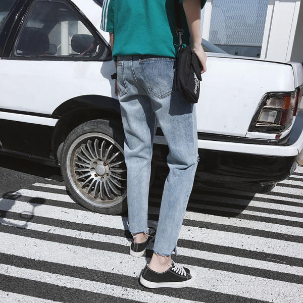 Ανδρικά καλοκαιρινά τζιν με μήκος 9/10 και σχισμένα μοτίβα