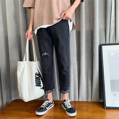 Sirge mudeli rebenenud motiividega meeste teksad