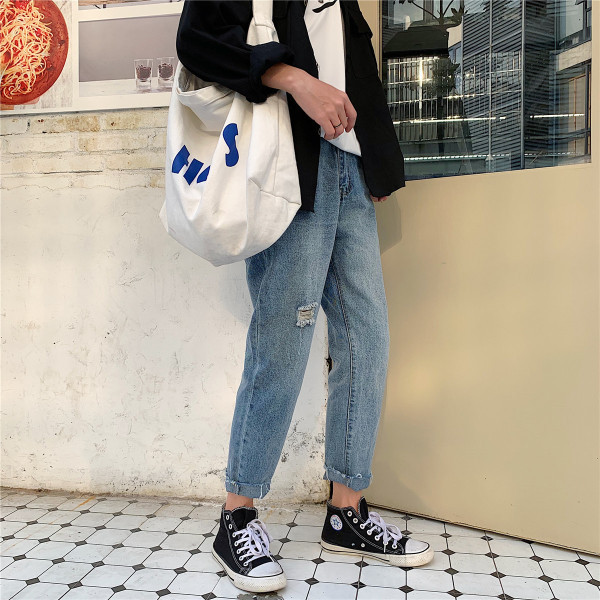 Sirge mudeli rebenenud motiividega meeste teksad