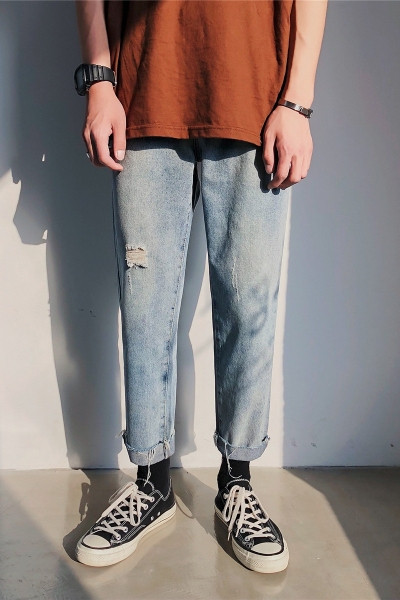 Ανδρικό casual τζιν ίσιο μοντέλο με σκισμένα μοτίβα