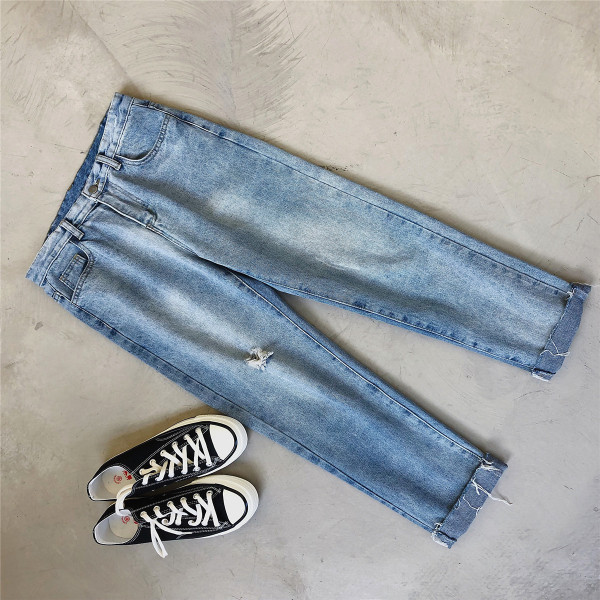 Ανδρικό casual τζιν ίσιο μοντέλο με σκισμένα μοτίβα