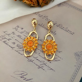 Naiste rippuvad päevalilledega kõrvarõngad