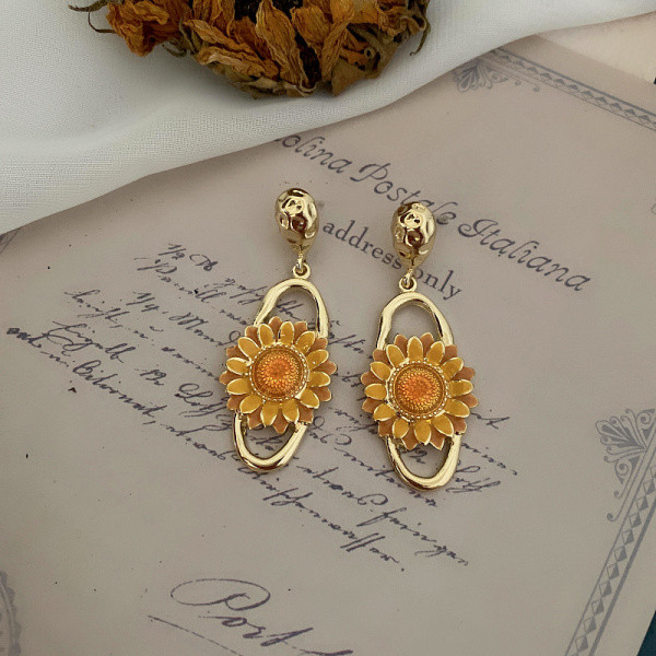 Naiste rippuvad päevalilledega kõrvarõngad