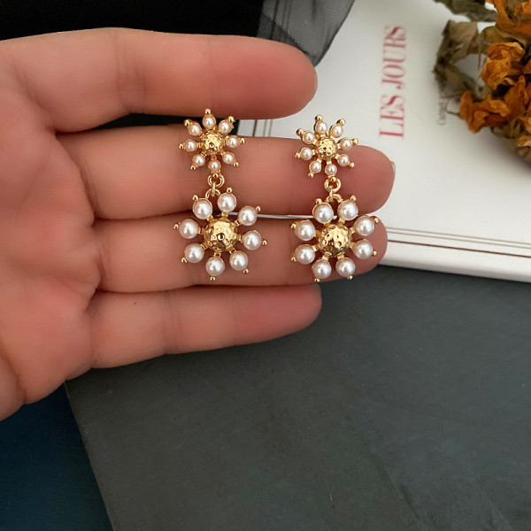 Női fülbevaló arany és gyöngy színben