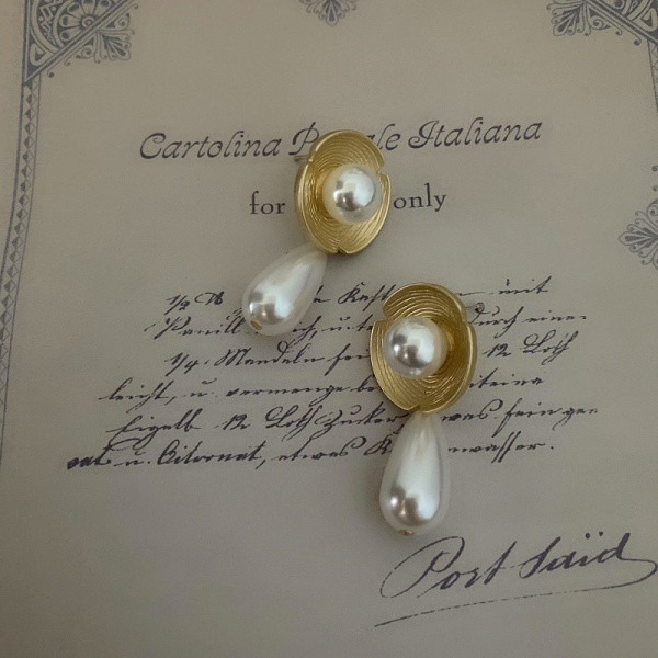 Női gyöngyös fülbevaló