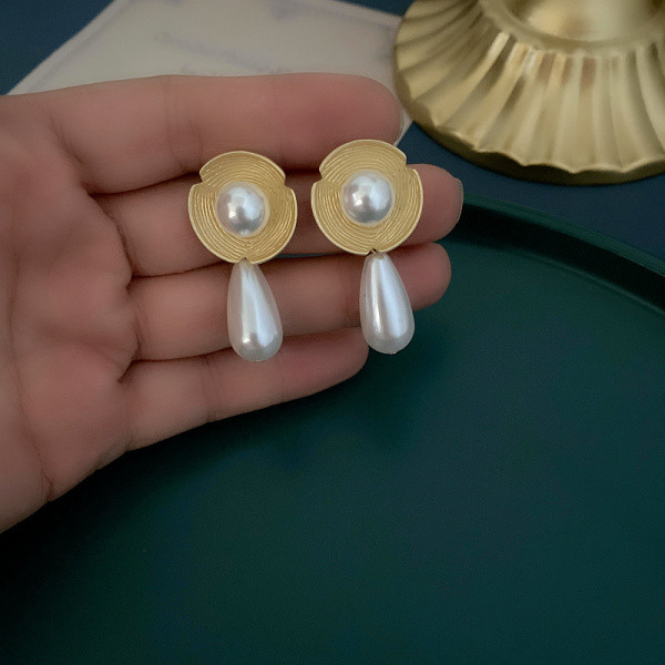 Női gyöngyös fülbevaló