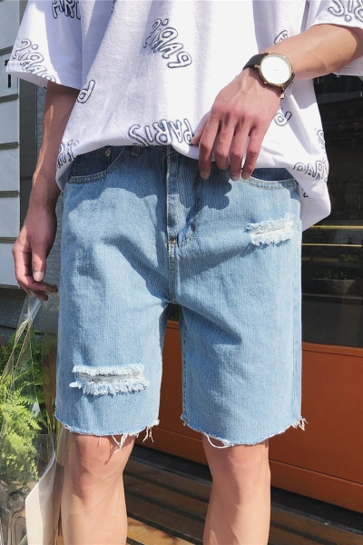 Modern rövid nyári farmer, szakadt motívumokkal