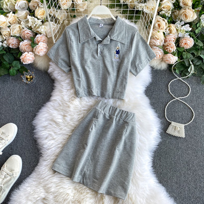 Ikdienas sieviešu komplekts no divām daļām ar īsām piedurknēm un augstu vidukli