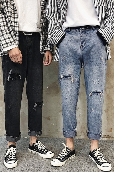 Μοντέρνο καλοκαιρινό τζιν με σκισμένα μοτίβα και τσέπες