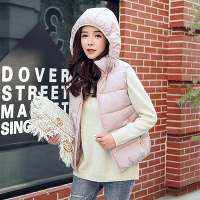 Vabaaja naiste lühikese vestiga tavaline kapuutsiga ja taskutega mudel