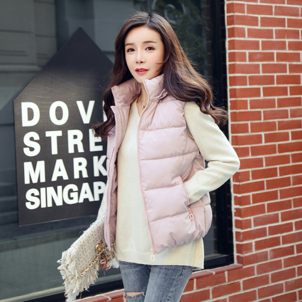 Vabaaja naiste lühikese vestiga tavaline kapuutsiga ja taskutega mudel