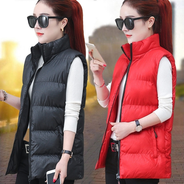 Γυναικείο κοντό γιλέκο με ψηλό γιακά και τσέπες