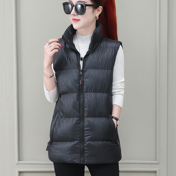 Γυναικείο κοντό γιλέκο με ψηλό γιακά και τσέπες