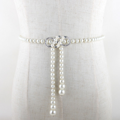 Modernus moteriškas diržas su perlais ir metaliniais elementais
