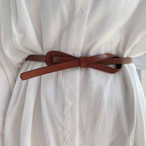 Moodne naiste nahast vöö sobib särkidele