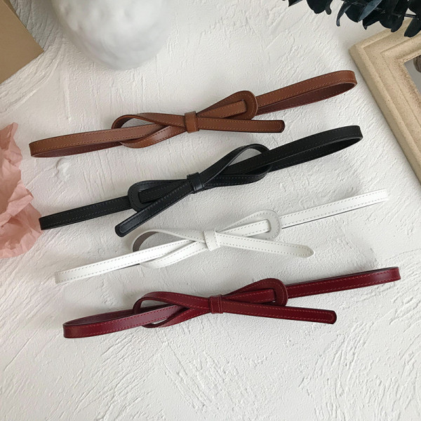 Moodne naiste nahast vöö sobib särkidele